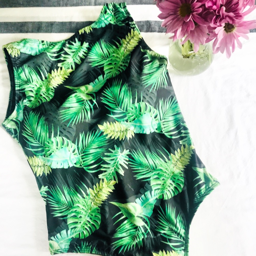 Brazilian Swimsuit with Sarong - Picture 2 of 5